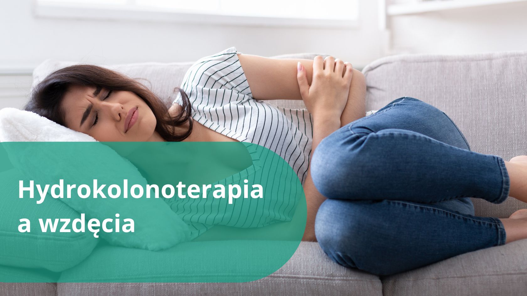 Kobieta mająca wzdęcia